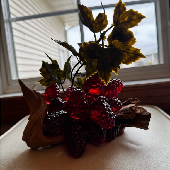 Vintage Large Lucite Raspberry Cluster on Driftwood Very Shiny And Clean - Picture 12 of 16
